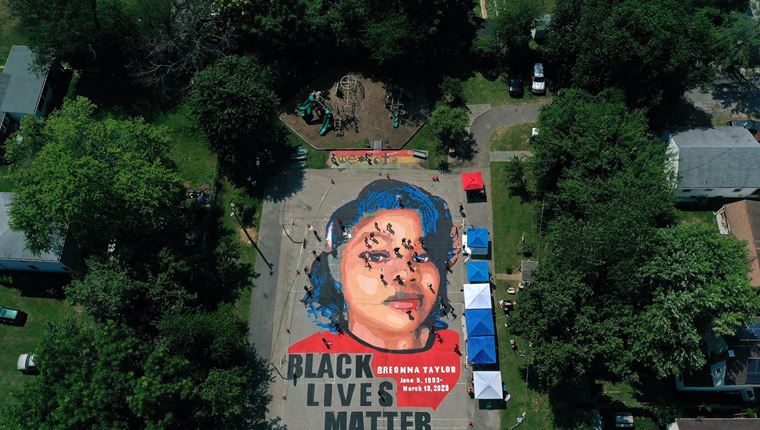 Η δικαστική απόφαση για τον θάνατο της Breonna Taylor βάζει ξανά φωτιά στις ΗΠΑ