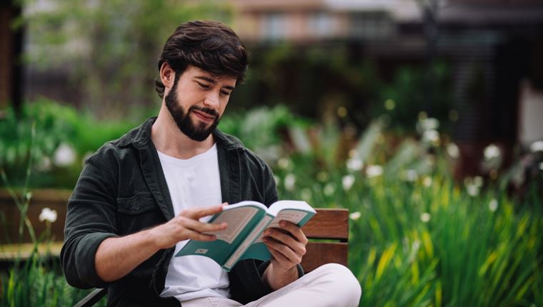 Αυτό είναι το βιβλίο που διαβάζουν όλοι αυτή τη στιγμή