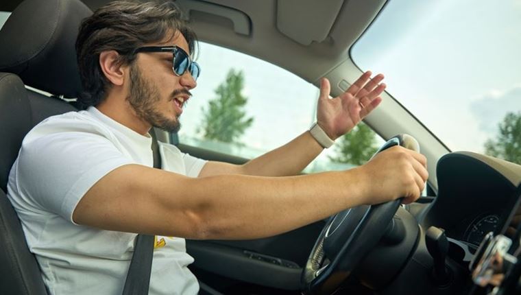 Έρευνα: Οι άνδρες ή οι γυναίκες είναι καλύτεροι οδηγοί;