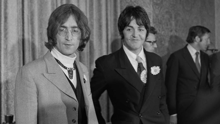 Όταν ο John Lennon συνάντησε για πρώτη φορά τον Paul McCartney