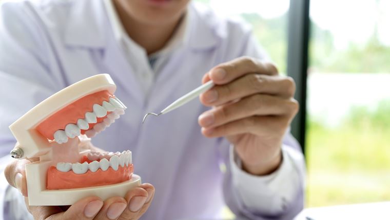 Κορονοϊός: Πώς επηρεάζει τη στοματική υγεία