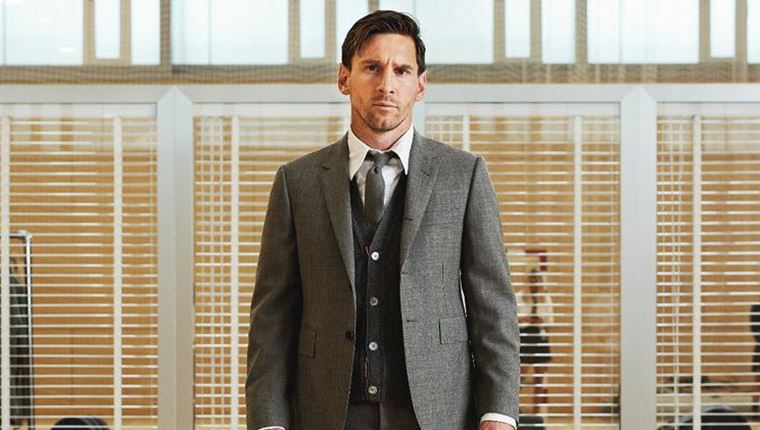 Η νέα επίσημη εμφάνιση της Barcelona έχει κάτι από Peaky Blinders και Ermenegildo Zegna