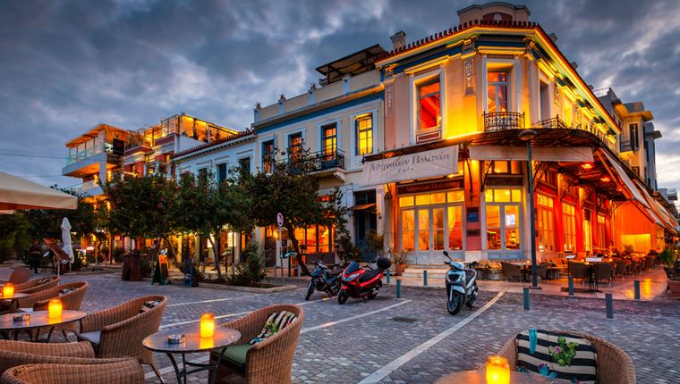 Χαλάρωση των μέτρων για τον κορονοϊό εισηγούνται οι ειδικοί