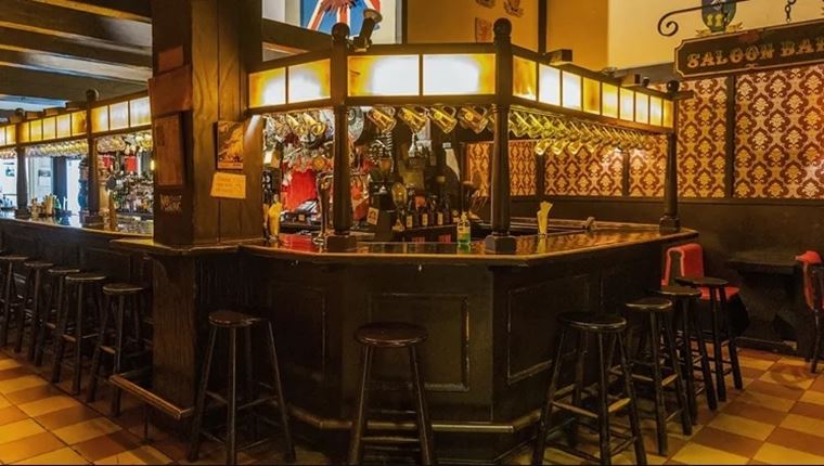 Η ιστορία της θρυλικής αθηναϊκής παμπ Red Lion