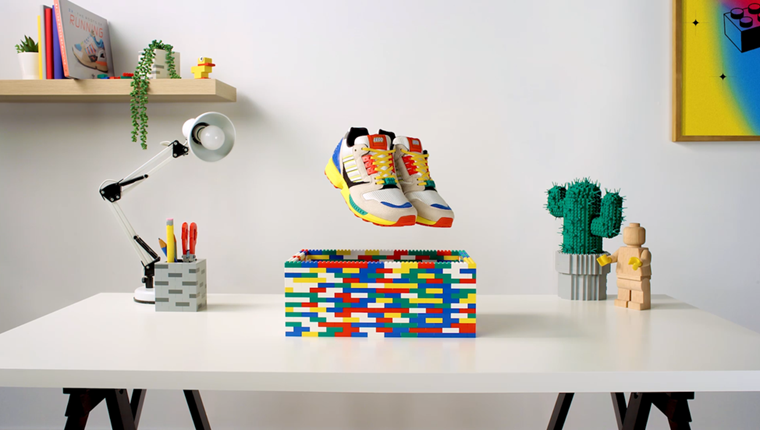 adidas και Lego λανσάρουν τα πιο πολύχρωμα αντρικά sneakers
