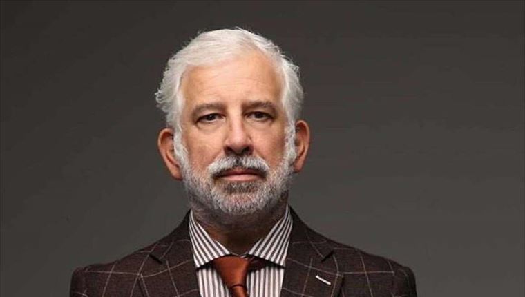 Ο Πέτρος Φιλιππίδης διαγράφεται από την ταινιοθήκη των καναλιών