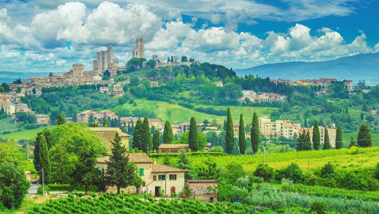 Ένα ολόκληρο χωριό στην Τοσκάνη πωλείται, προφανώς και ενδιαφερόμαστε