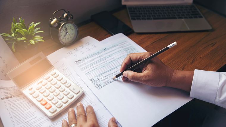 Οι αλλαγές στις φορολογικές δηλώσεις και τα τέλη κυκλοφορίας