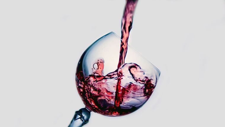 Τα λάθη που δεν πρέπει να κάνεις ποτέ με το κρασί