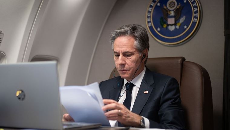 Ο Anthony Blinken έπαιξε ηλεκτρική κιθάρα στην εμπόλεμη Ουκρανία