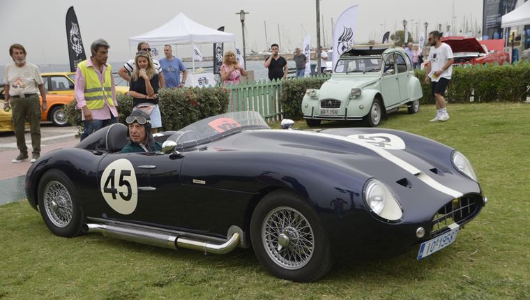 Με ήλιο και βροχή παντρεύονται τα...κλασικά αυτοκίνητα