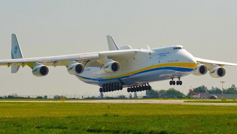 Το μεγαλύτερο αεροσκάφος του κόσμου προσγειώθηκε στην Αθήνα