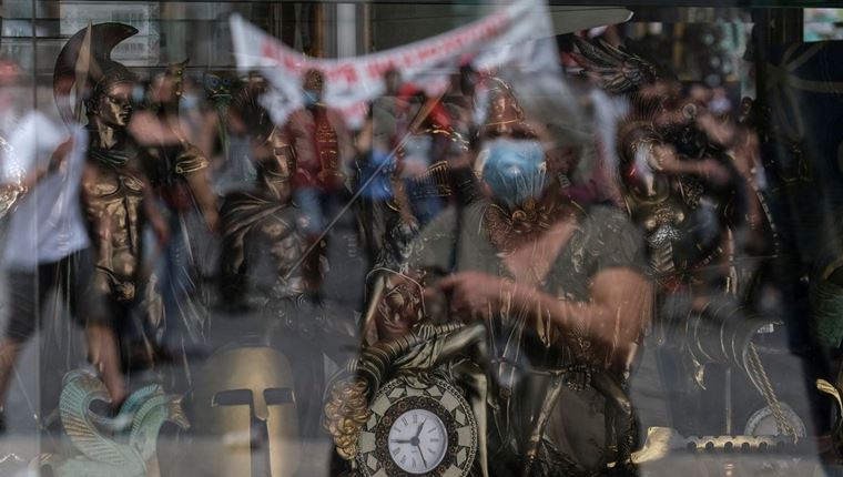 Τι σημαίνει η αύξηση του κατώτατου μισθού στα 703 ευρώ