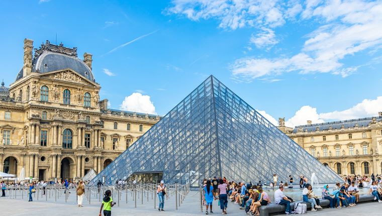 Τι συμβαίνει με το Λούβρο: Κινδυνεύουν χιλιάδες έργα τέχνης