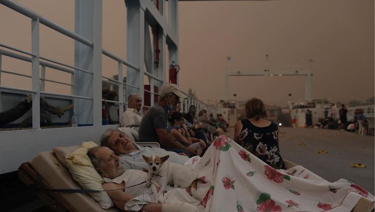 10+1 συγκλονιστικές φωτογραφίες από τις πυρκαγιές