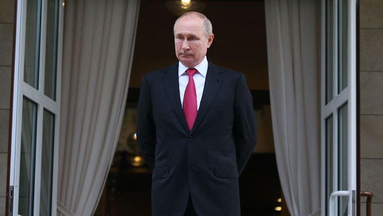 Πώς ο Vladimir Putin βοηθάει τους Ρώσους δισεκατομμυριούχους