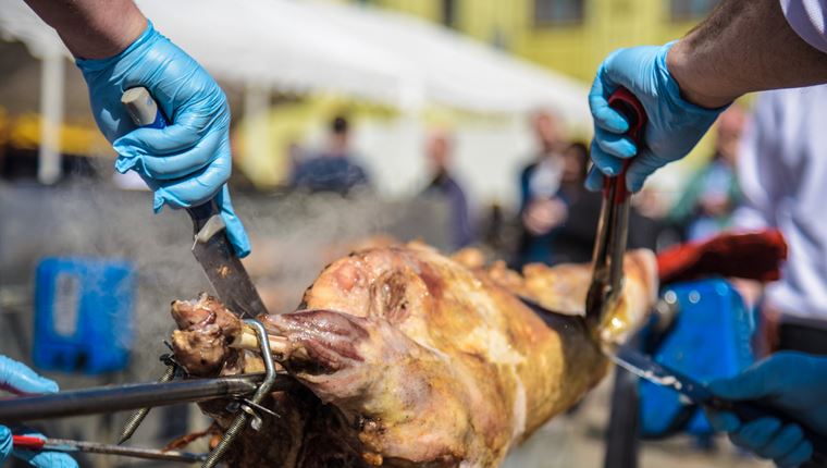 Τι μέτρα ισχύουν για το πασχαλινό τραπέζι