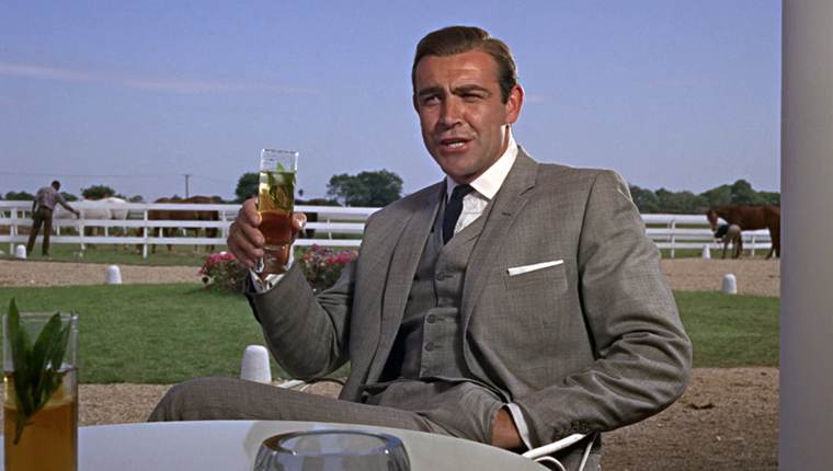 Σύμφωνα με την επιστήμη ο James Bond είναι αλκοολικός