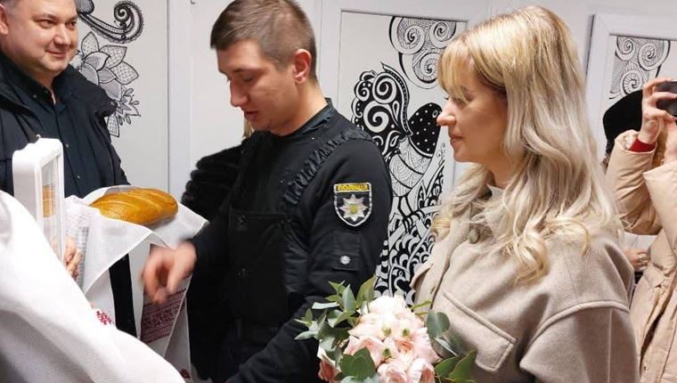 4.000 ουκρανικοί γάμοι αψηφούν τον πόλεμο