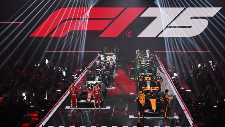 F1 75 Live: Απίστευτο υπερθέαμα εκτός πίστας για την έναρξη της σεζόν (εικόνες, video)