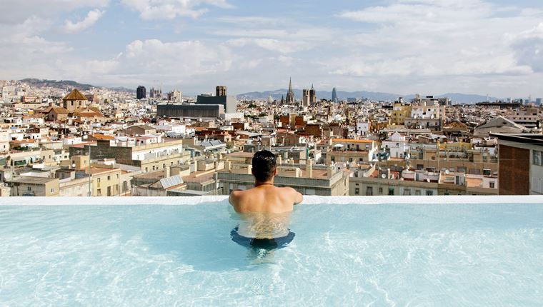 Αν ήθελες πάντα διακοπές σε σπίτι με ιδιωτική πισίνα, υπάρχει ένα Airbnb αποκλειστικά γι&#39; αυτό