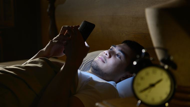 Γιατί κάνει κακό το σκρολάρισμα στο κινητό;