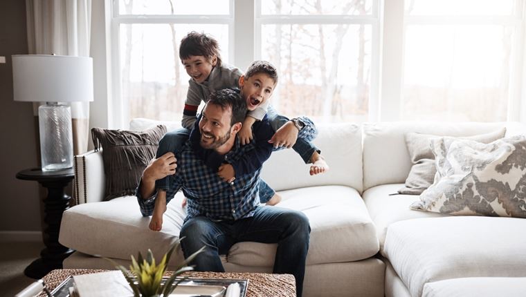 Είναι το χιούμορ κληρονομικό; Κι όμως υπάρχει έρευνα πάνω σε αυτό