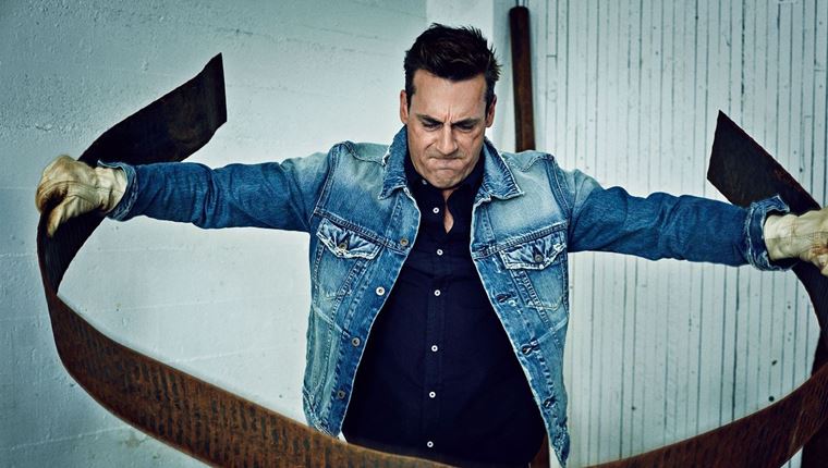 Ο Jon Hamm έτοιμος να σπάσει τα δεσμά του Don Draper