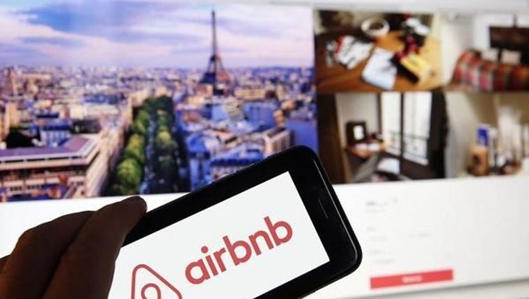 To Airbnb καταρρέει λόγω του κορονοϊού