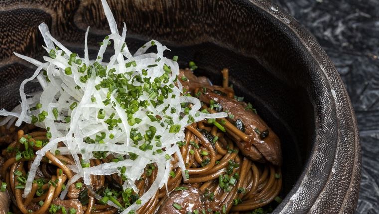 Νουντλς με πάπια, εύκολα και νόστιμα, από τον Θάνο Στασινό