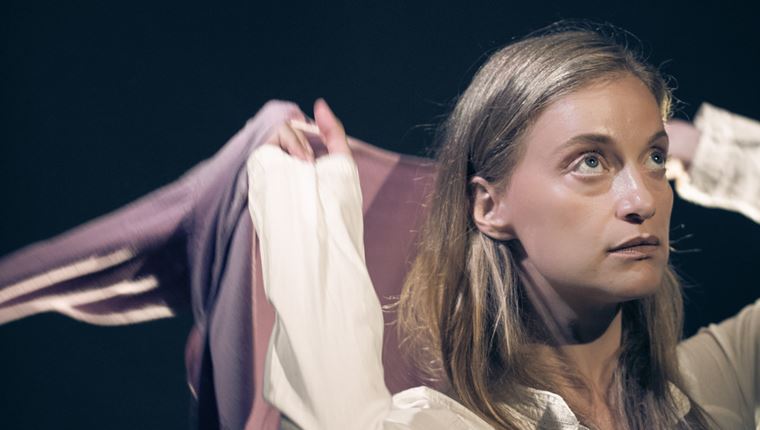 Η Λένα Δροσάκη όταν μιλά για τον εαυτό της νιώθει περίεργα