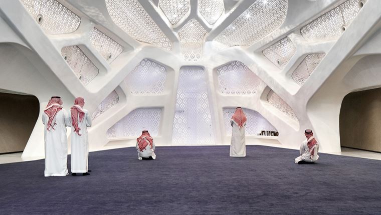 Το λεύκωμα-φόρος τιμής στο έργο της Zaha Hadid