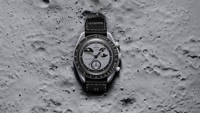 Το Bioceramic MoonSwatch Mission to Earthphase γιορτάζει το μεγαλείο της γης όπως φαίνεται από τη σελήνη