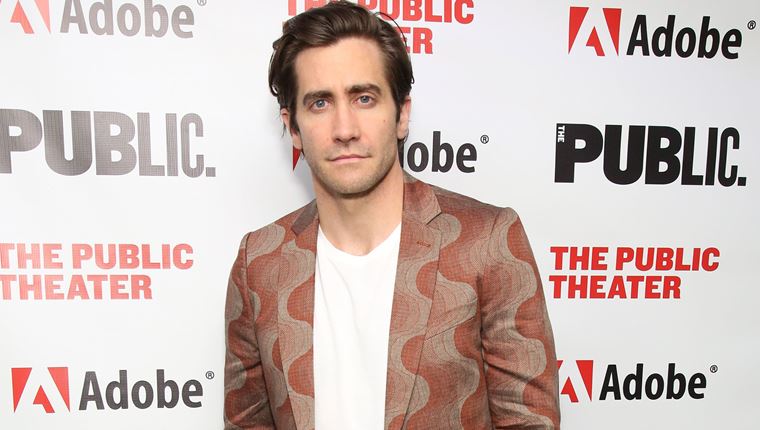 O Jake Gyllenhaal τολμά στιλιστικά και βγαίνει κερδισμένος