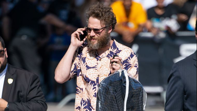 Τα δύο διαφορετικά summer looks του Seth Rogen