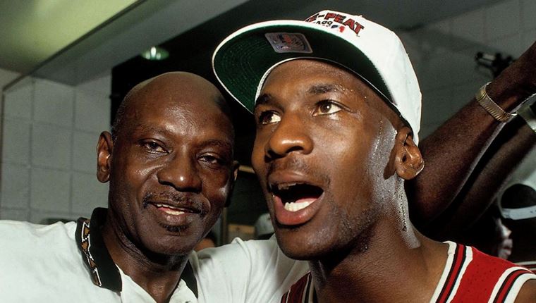 Η αληθινή ιστορία πίσω από τον θάνατο του πατέρα του Michael Jordan