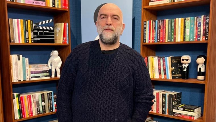 Ο Μπάμπης Στόκας υποψήφιος στις Ευρωεκλογές με την Πλεύση Ελευθερίας