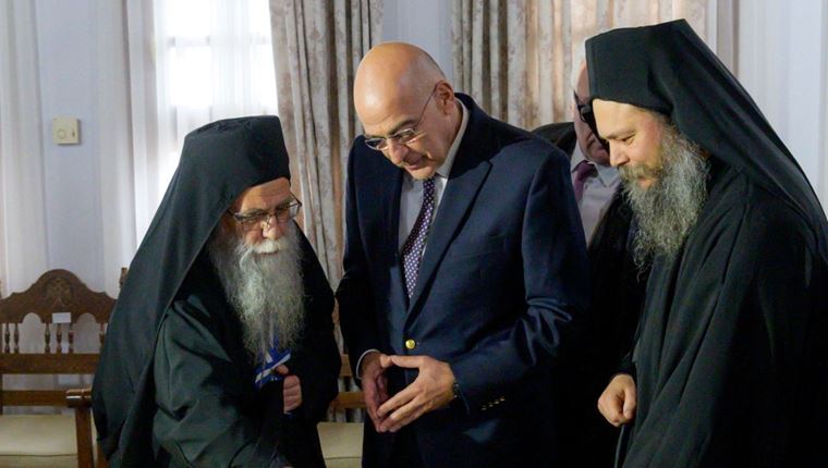 Περιπέτεια για τον Νίκο Δένδια στο Άγιο Όρος