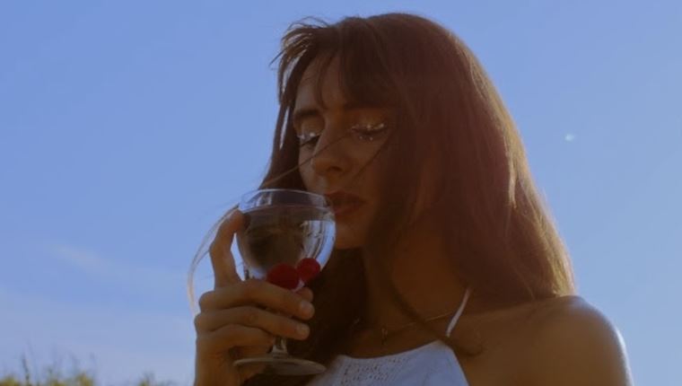 Ποια είναι η viral Cilia Katrali που γνωρίσαμε από το TikTok