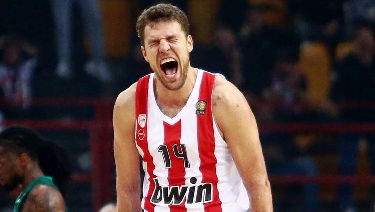 Όλα δείχνουν πως ο Σάσα Βεζένκοφ επιστρέφει στον Ολυμπιακό