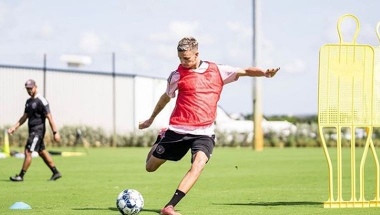 Romeo Beckham, εις το όνομα του πατρός