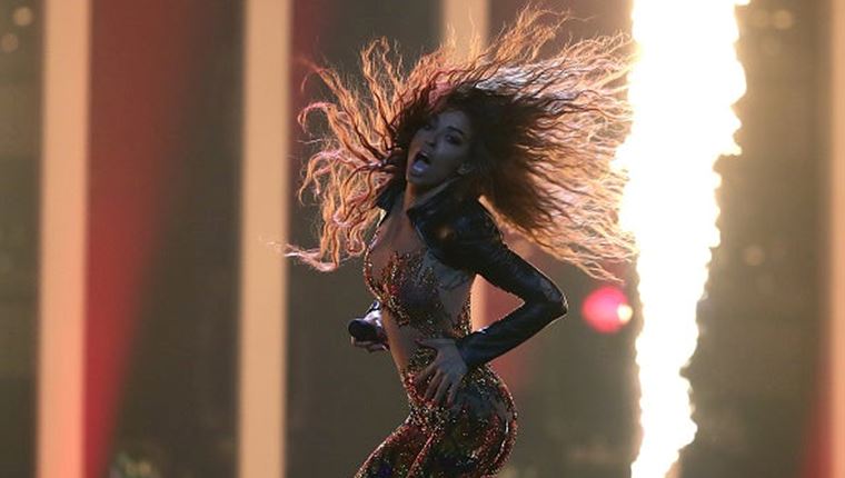 Ελένη Φουρέιρα: Σέξι εμφάνιση με ζαρτιέρες στο πλατό του House of Fame