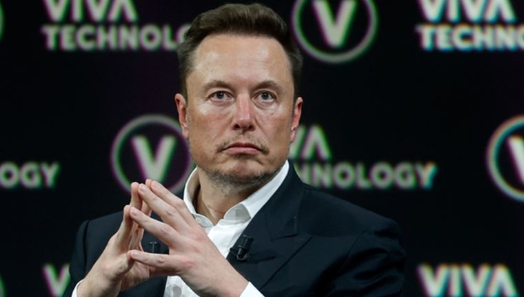 O Elon Musk τα έβαλε και με τη Wikipedia