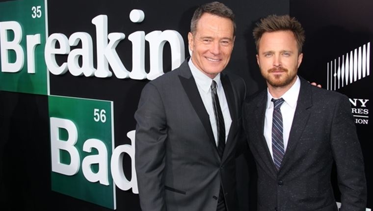 Οι πρωταγωνιστές του Breaking Bad έγιναν μπάρμεν για μία νύχτα