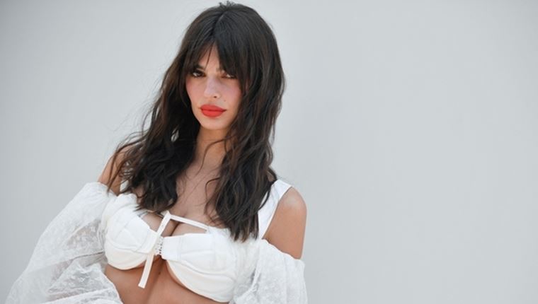 H Emily Ratajkowski στη Νέα Υόρκη με τα απολύτως απαραίτητα