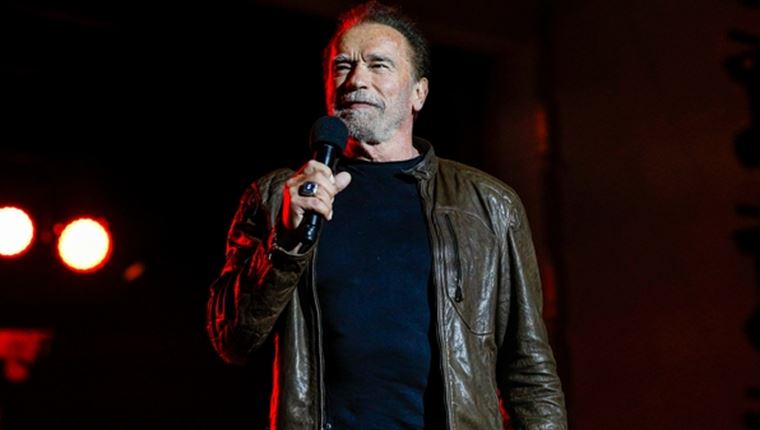 O Arnold Schwarzenegger ανυπομονεί να συνεργαστεί ξανά με τον Danny DeVito