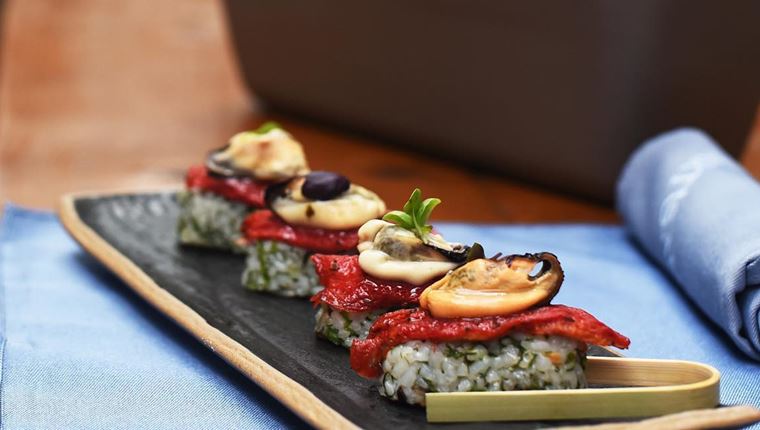 Nigiri-Μυδοπίλαφο, μία ξεχωριστή συνταγή από τον Δημήτρη Δημητριάδη