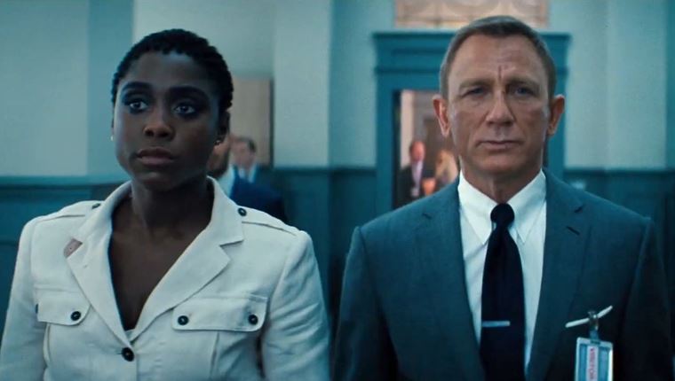 Μία αγαπημένη παράδοση επιστρέφει στη νέα ταινία του James Bond