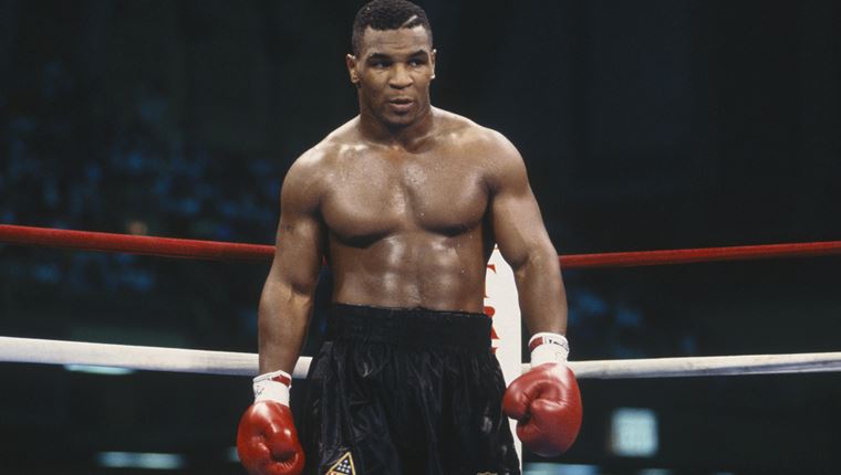 O Mike Tyson μπαίνει και επίσημα ξανά στο ρινγκ