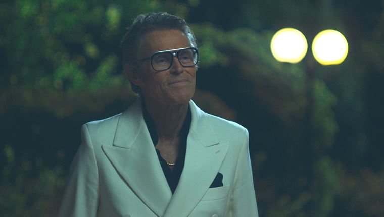 Στο The Birthday Party που γυρίστηκε στην Ελλάδα, ο Willem Dafoe είναι ένας σύγχρονος Ωνάσης